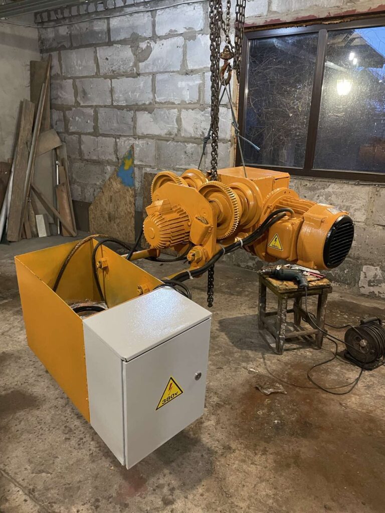 Тельфер зі зменшеною будівельною висотою 500 кг  підйом 9м Болгарський